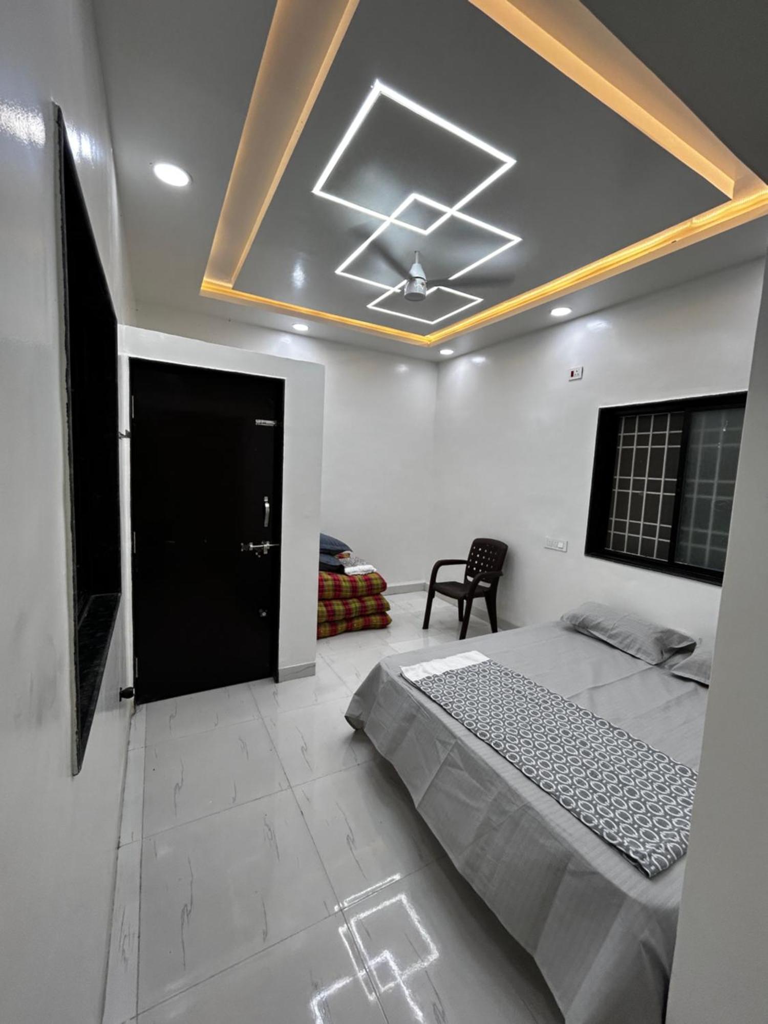 Vatavriksha Guest House,Akkalkot Akalkot Bagian luar foto