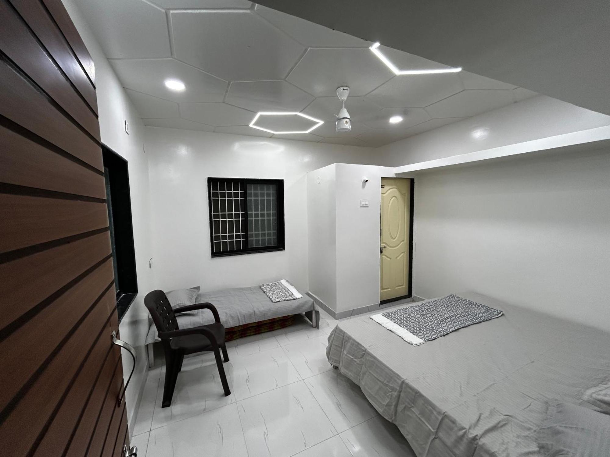 Vatavriksha Guest House,Akkalkot Akalkot Bagian luar foto